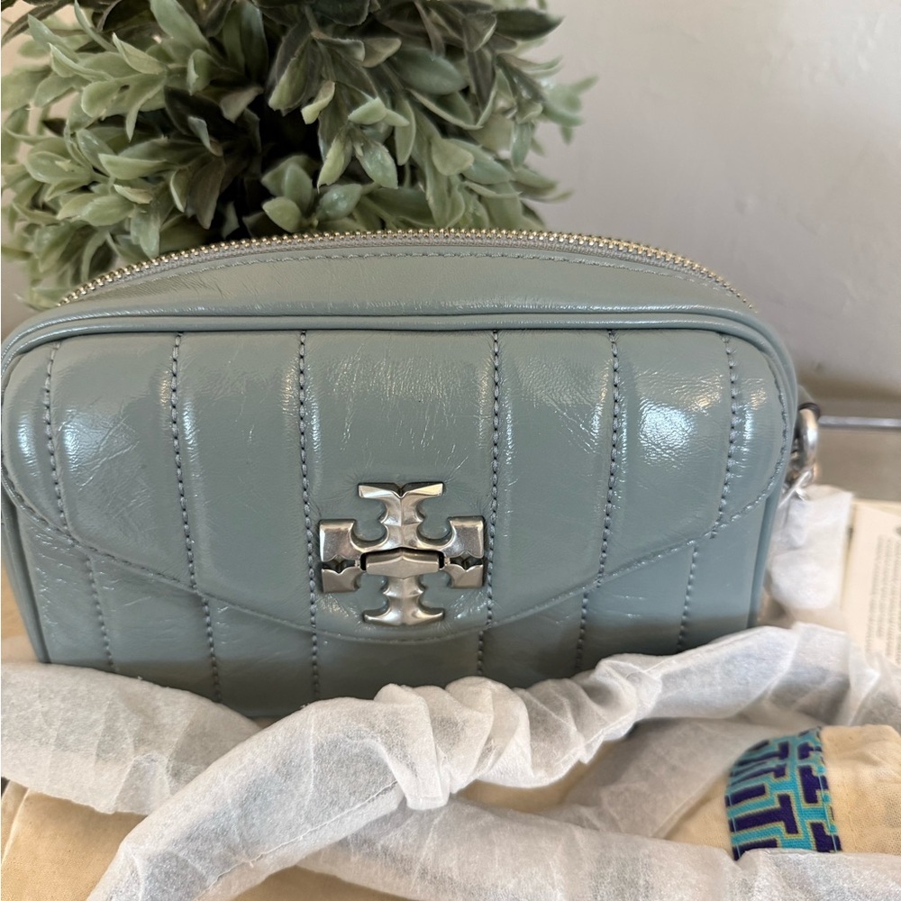 NWT Tory Burch 135751 Small Kira Patent Camera Bag in Light Arctic MSRP $498